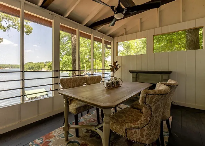 3 King Brs, Covered Dock, Screened Porch * Goreville