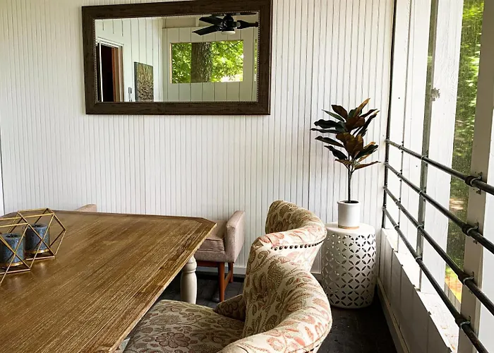 Holiday home 3 King Brs, Covered Dock, Screened Porch Goreville