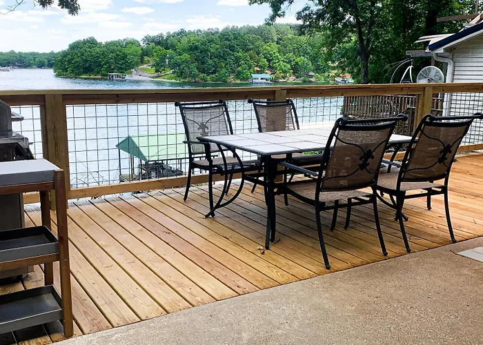 Holiday home 3 King Brs, Covered Dock, Screened Porch *