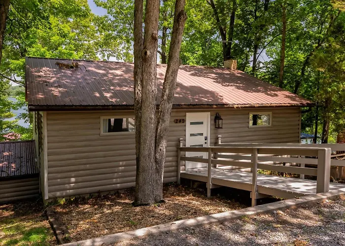 3 King Brs, Covered Dock, Screened Porch Holiday home