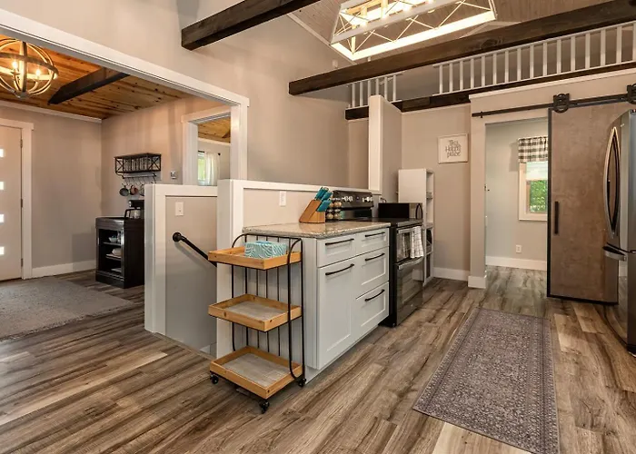 3 King Brs, Covered Dock, Screened Porch Holiday home