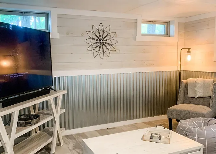3 King Brs, Covered Dock, Screened Porch * Goreville