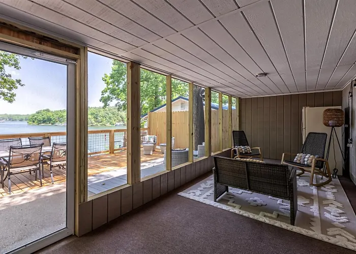 Holiday home 3 King Brs, Covered Dock, Screened Porch Goreville