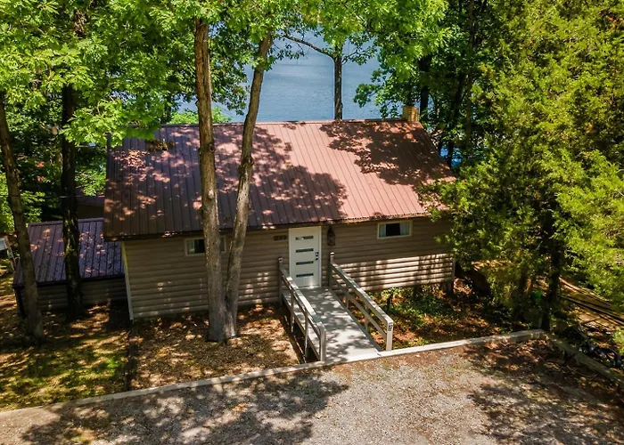 Holiday home 3 King Brs, Covered Dock, Screened Porch Goreville